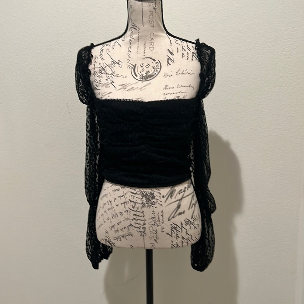 NWOT O.Vianca long sleeve crop lace top Black Size Large